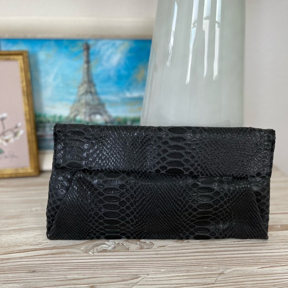 Black python print clutch/crossbody - Picture 1 of 2